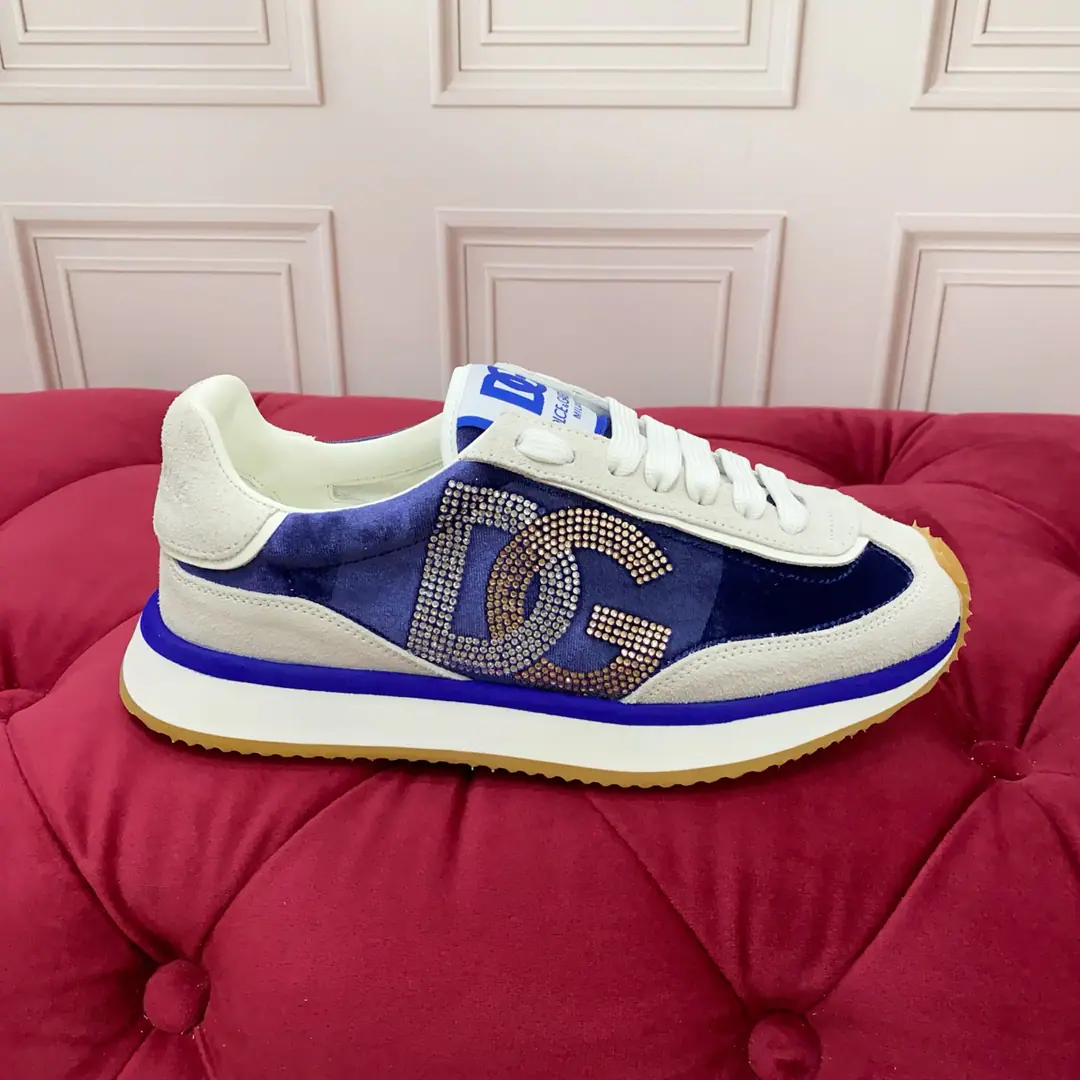 【DG*】 Couple money.-Size: 35-44（.45.46.Do it.） High-end version DOLCE & GABBANA 2025New paragraph Debug six months after The slow work is the only way to make a distinctive brand of dentures. The 3D drill process is a beautiful luxury. Nice job. A lot of people like it. The top-end cattle imports,+Imported wool Bulls. Perfectly interprets the latest inspiration of shoe-shoes. The classics and fashions are one of the luxury dreams of the high quality of fashion..