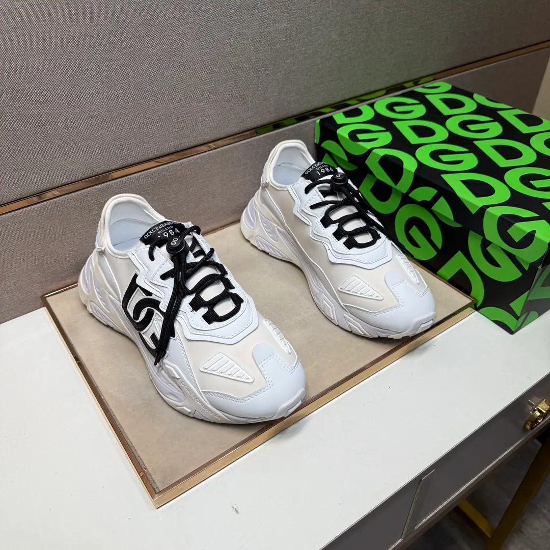⬛️Plant price【DG～】Couples wear leisure shoes. 2025zThe cabinet is being sold simultaneously. 🔶Codes:35-44 #️⃣ 🔷1Color🔜The shoe face is multi-materially combed.➕The netted inside., I'm comfortable with air., Shoes under the sole.: The original comforts are grinding down the ground., ⚠️In-kind📱Shoot!🎬It's better in kind.📢📢📢