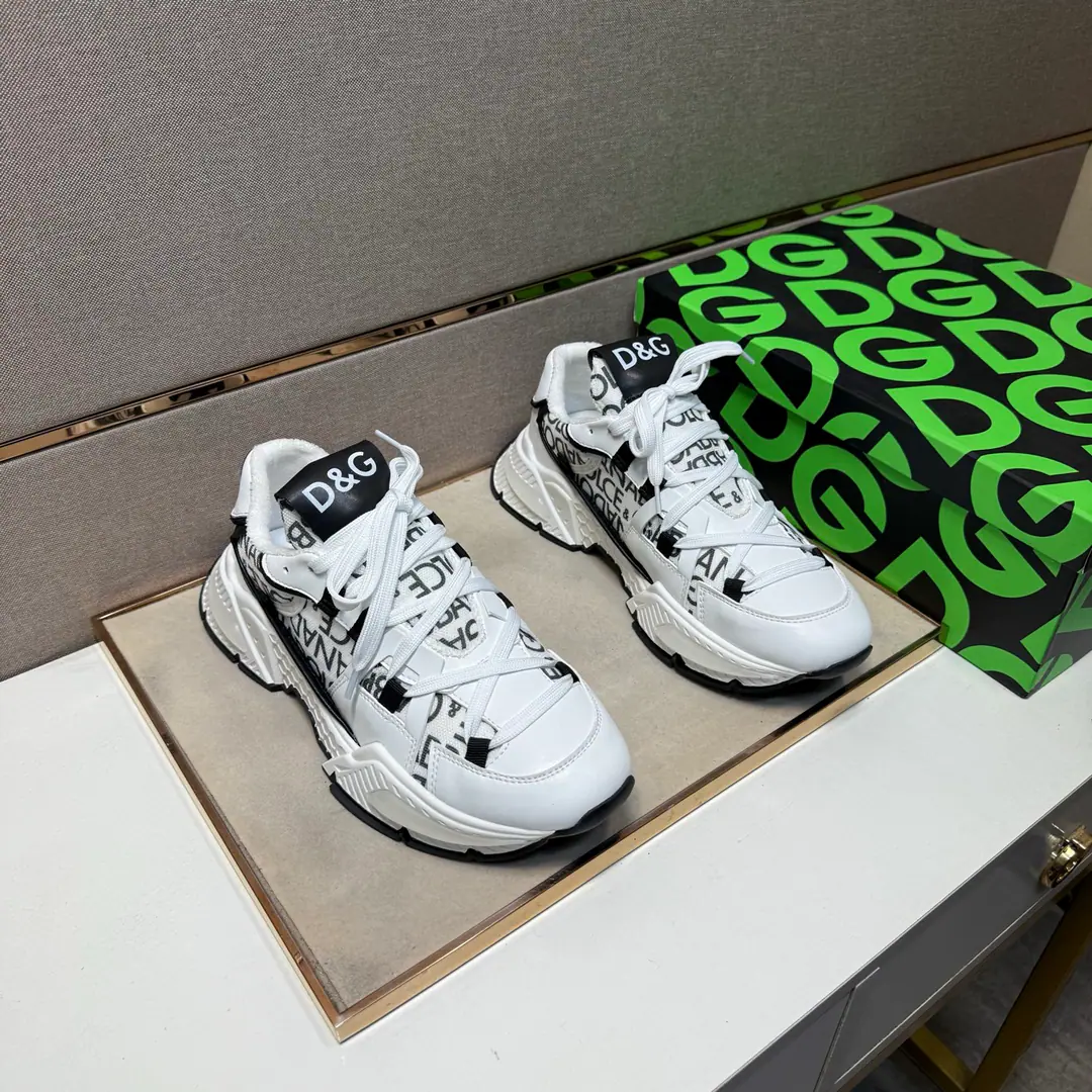 ⬛️Plant price【DG～】Couples wear leisure shoes. 2025zThe cabinet is being sold simultaneously. 🔶Codes:36-44#️⃣ 🔷1Color🔜The shoe face is multi-materially combed.➕The netted inside., I'm comfortable with air., Shoes under the sole.: The original comforts are grinding down the ground., ⚠️In-kind📱Shoot!🎬It's better in kind.📢📢📢