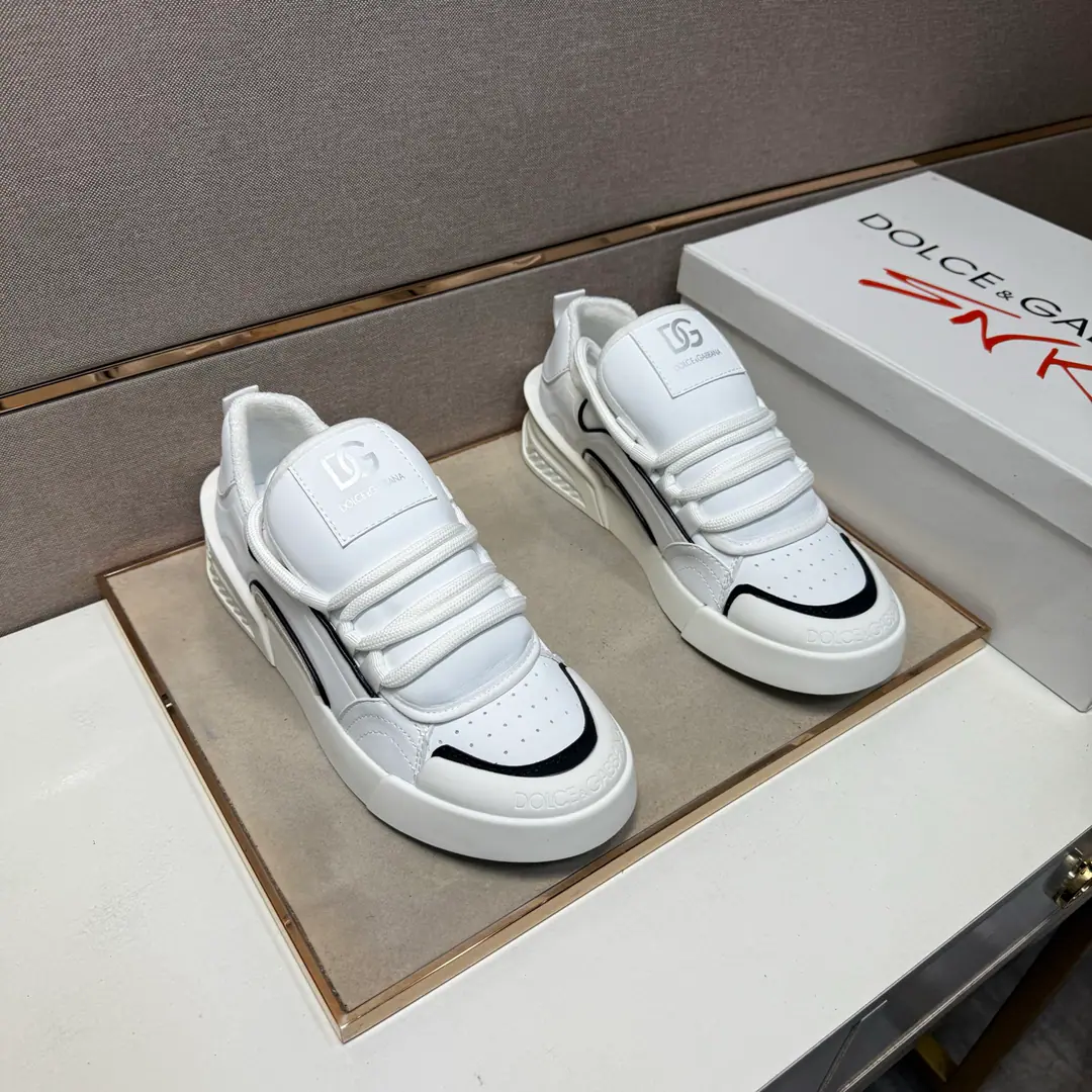 ⬛️Plant price【DG～】Couples wear leisure shoes. 2025zThe cabinet is being sold simultaneously. 🔶Codes:35-44#️⃣ 🔷3Color🔜The shoe face is multi-materially combed.➕The netted inside., I'm comfortable with air., Shoes under the sole.: The original comforts are grinding down the ground., ⚠️In-kind📱Shoot!🎬It's better in kind.📢📢📢