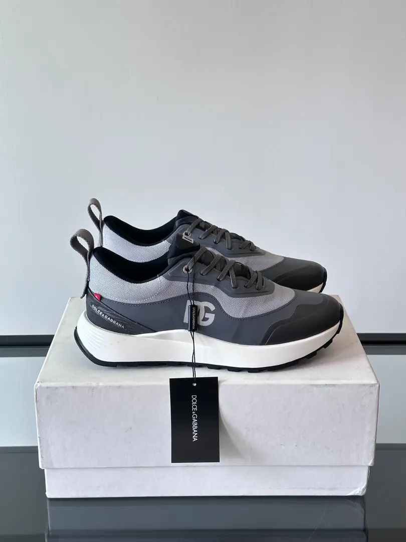 ◾️▫️DGHigh-end recreational shoes👟！The skin is a lot of fabric., Shoe tongue.logoIt's a color for the different models.. The fine design of the original motion and motten spirit is modern and elegant.. Dollar Size: 39-44（38.45Do it.）