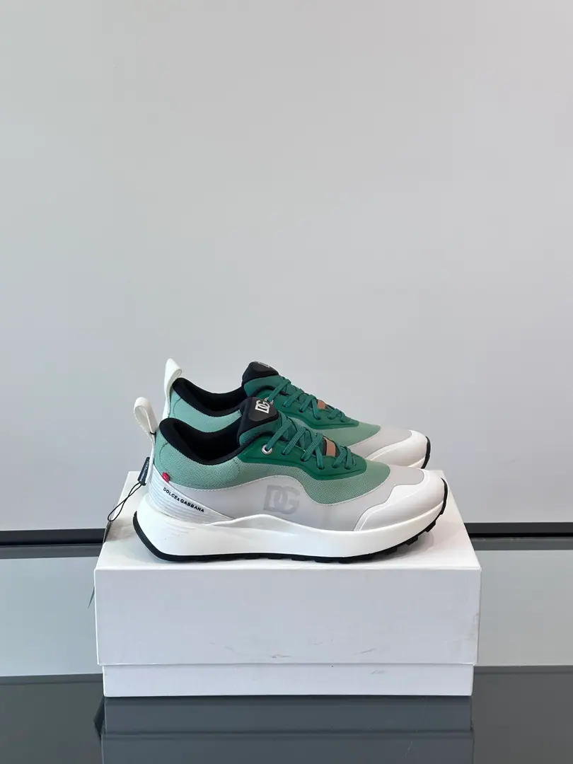 ◾️▫️DGHigh-end recreational shoes👟！The skin is a lot of fabric., Shoe tongue.logoIt's a color for the different models.. The fine design of the original motion and motten spirit is modern and elegant.. Size: 39-44（38.45Do it.）