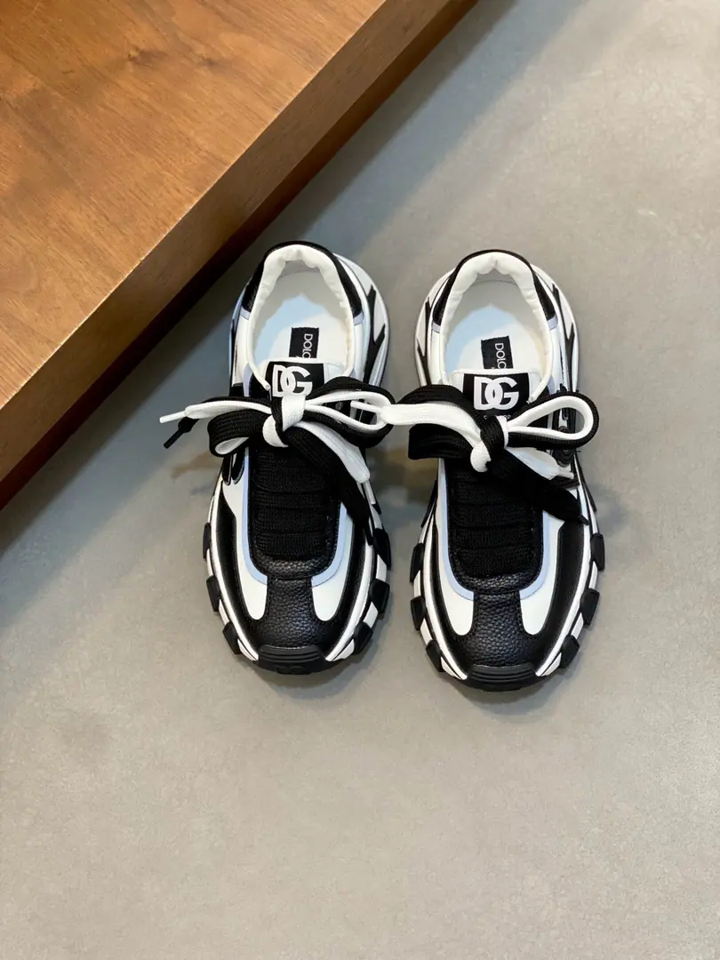 【DG】 Top Couple money., Size: Women36-40.Men39-44. (Women41.Men38.45.46Do it.） Dolce&Gabban 2026The latest couple's sneakers. Fires are on sale.. OriginalZPReload and Dismantlement. Repeatedly retweets. Yes, sir.1:1Restore！Top luxury. Soft and cozy. Fashion and leisure. It brings a quality of excellence and grace. And the wonderful comfort of the upper foot. Top-level purchase version of shoe face: Oxford.+Lacey paste. Uchi.: In the skin of the watered cow. Otsumi!: Original development𝐓𝐏𝐔andPhylonGroup Bottom Shoe pads.: Ecloth cushions., Pocket leather. Packaging: Original Configuration Full Packaging