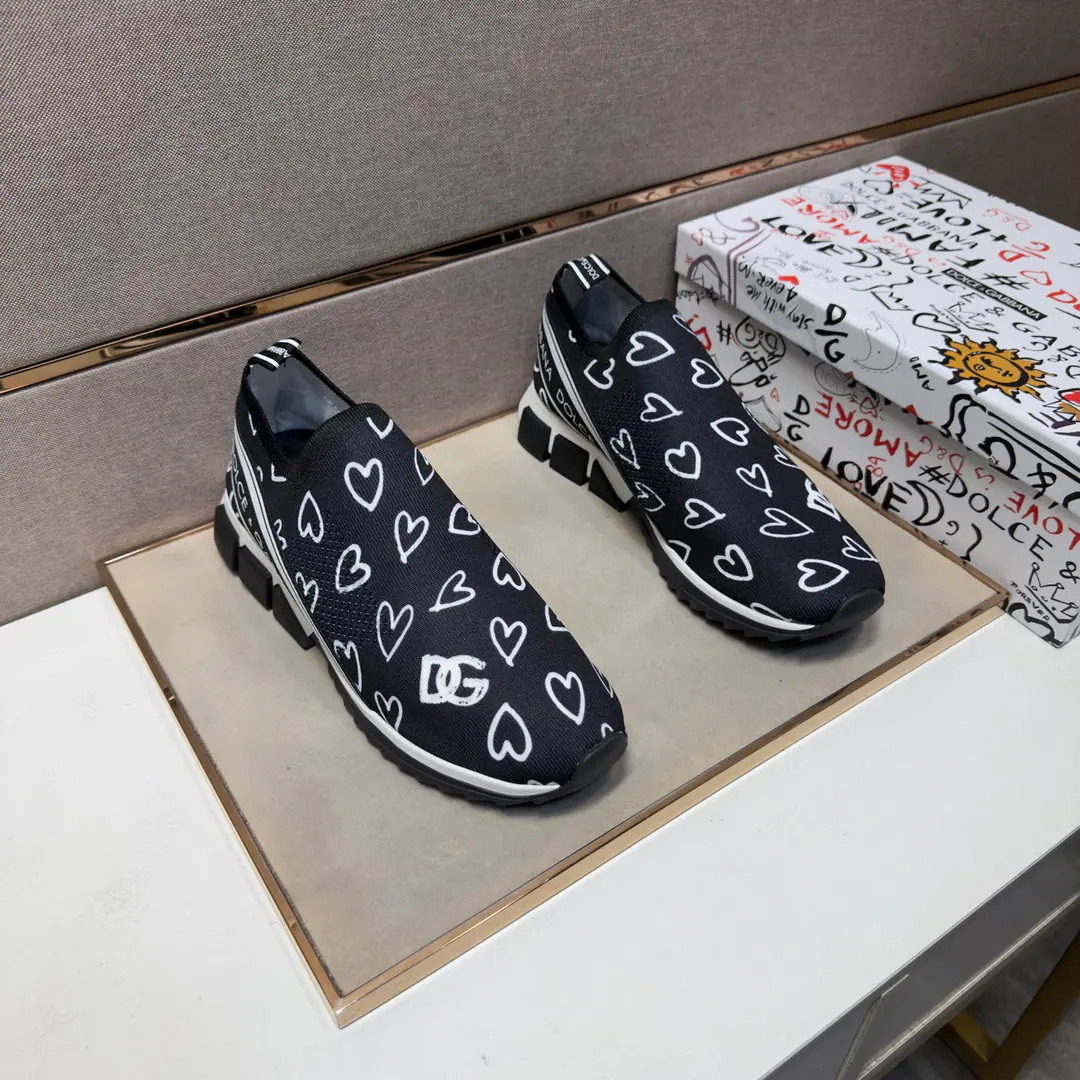 ⬛️Plant price【DG～】Couples wear leisure shoes. 2026zThe cabinet is being sold simultaneously. 🔶Codes:35-44#️⃣ 🔷1Color🔜The shoe face is multi-materially combed.➕The netted inside., I'm comfortable with air., Shoes under the sole.: The original comforts are grinding down the ground., ⚠️In-kind📱Shoot!🎬It's better in kind.📢📢📢