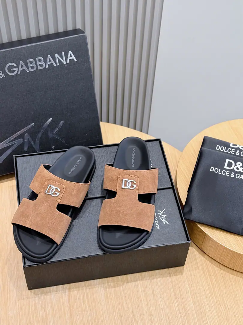 D&GSkins, man. As a symbol of the fine arts and fine details., New slippers. DGLogo, High frequency process achievement 3D contour. DG The logo, the cow-skin slippers.. Imported cattle skin Size:39-44（38.45Do it.）