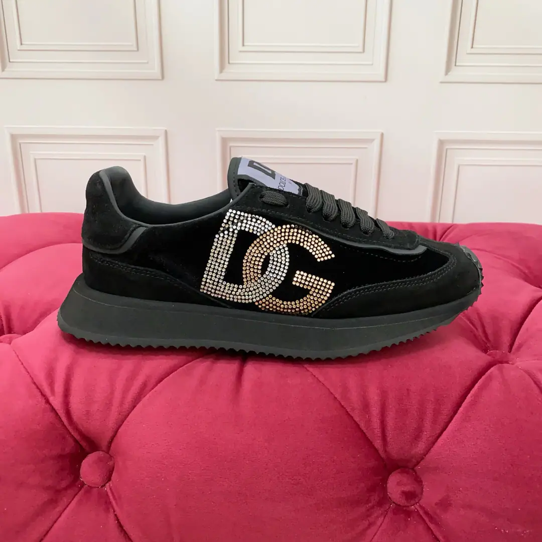 【DG*】 Couple money.-Size: 35-44（.45.46.Do it.） High-end version DOLCE & GABBANA 2025New paragraph Debug six months after The slow work is the only way to make a distinctive brand of dentures. The 3D drill process is a beautiful luxury. Nice job. A lot of people like it. The top-end cattle imports,+Imported wool Bulls. Perfectly interprets the latest inspiration of shoe-shoes. The classics and fashions are one of the luxury dreams of the high quality of fashion.