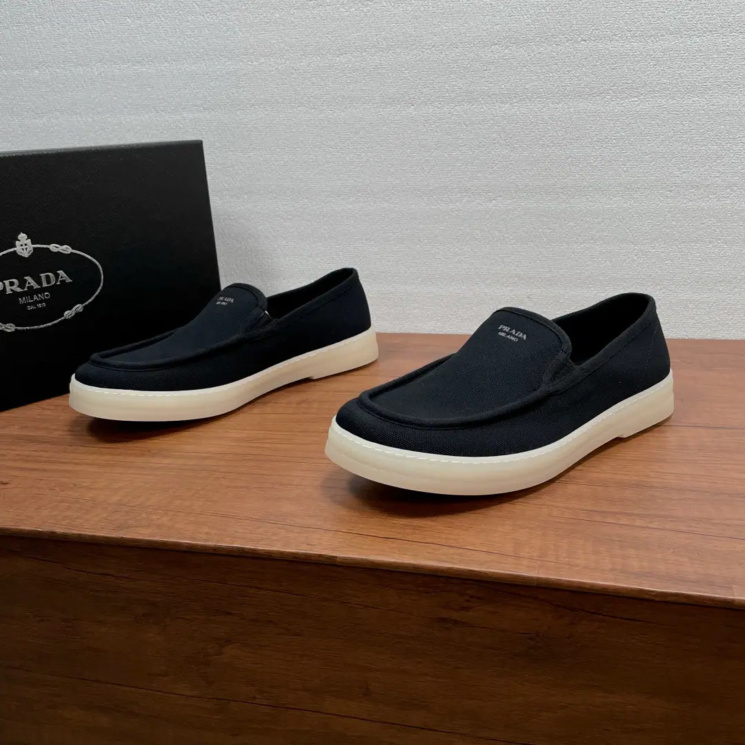 Encoding: YS002736 Prada/Prada. A man's new fabric, Happy Shoes. The best.！This LeFoo shoe combines softness with structure., Classic details and sports elements. Cowboys have modern leisure tests on their fabric shoes., Classic LeFoo shoes., Shoe and tongue.logoLogo, A mix.3cmA thick, light deconstructed semitransparent rubber soles., It's perfect for the comfort of the shoes., Sewing of shoes on the soles of shoes is reinforced, It's not gonna get out of there.. Undefined Design, Full-cow leather mat and feet., With excellent air-incubation., The feet are light and comfortable., It's a lot of fun., Dustproof bag with original box！ Codes: 39-40-41-42-43-44 Skins size.（45I'll make sure it's not changed.） The cargo.: 2DG Black