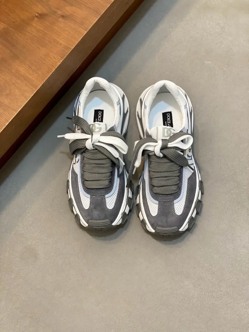 【DG】 Top Couple money., Size: Women36-40.Men39-44. (Women41.Men38.45.46Do it.） Dolce&Gabban 2026The latest couple's sneakers. Fires are on sale.. OriginalZPReload and Dismantlement. Repeatedly retweets. Yes, sir.1:1Restore！Top luxury. Soft and cozy. Fashion and leisure. It brings a quality of excellence and grace. And the wonderful comfort of the upper foot. Top-level purchase version of shoe face: Oxford.+Lacey paste. Uchi.: In the skin of the watered cow. Otsumi!: Original development𝐓𝐏𝐔andPhylonGroup Bottom Shoe pads.: Ecloth cushions., Pocket leather. Packaging: Original Configuration Full Packaging