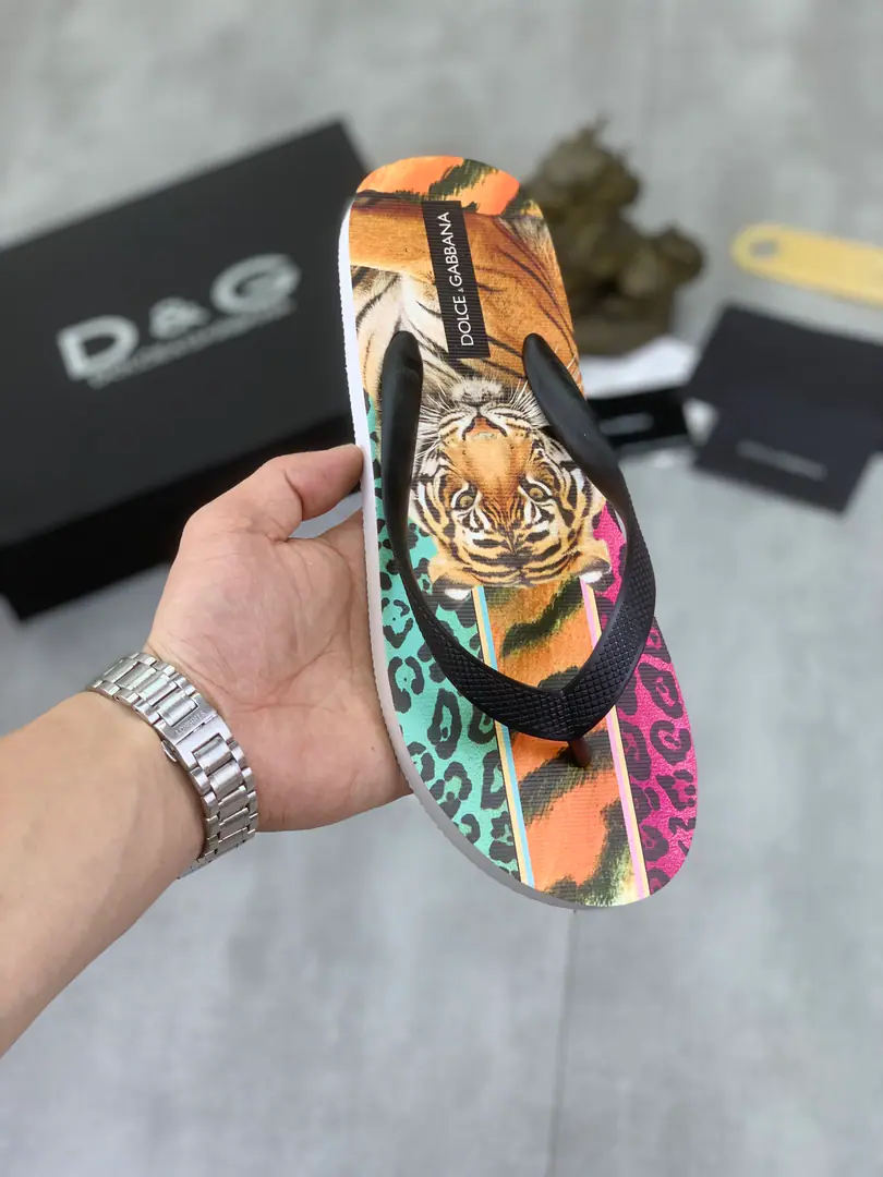 Plant prices 【⚽️】🆘 【DG】A couple of officers.🧑‍🤝‍🧑The stale dugabanner slippers. The counter is being sold simultaneously. ！Italian import of original paste The original plant is used for the original base. Codes: Adult36-45 Child Code: 30-37 Multiple Colours