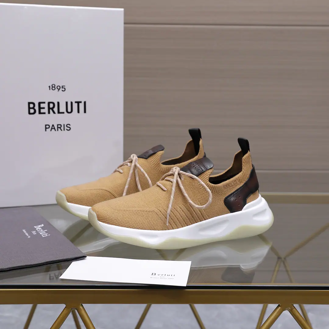 【Berluti 】 Top Codes: 39-45（38.46.47- It's a deal.） Ber*The French top bronze of Brute is a new leather man's sneakers., BerlutiThe brand's premiere is breaking the norm., Launch a whole new oneEdgeShoes.. This sneaker uses beehive-like knitted shoe., Back with the leather., - It's a good air., Structural stability, It's so cozy., You're not tired of wearing it.！The frenzy shoes are pretty big and stylish., Underside of the plaque., Soft and tender.TPUSlip-proof, sandal soles..