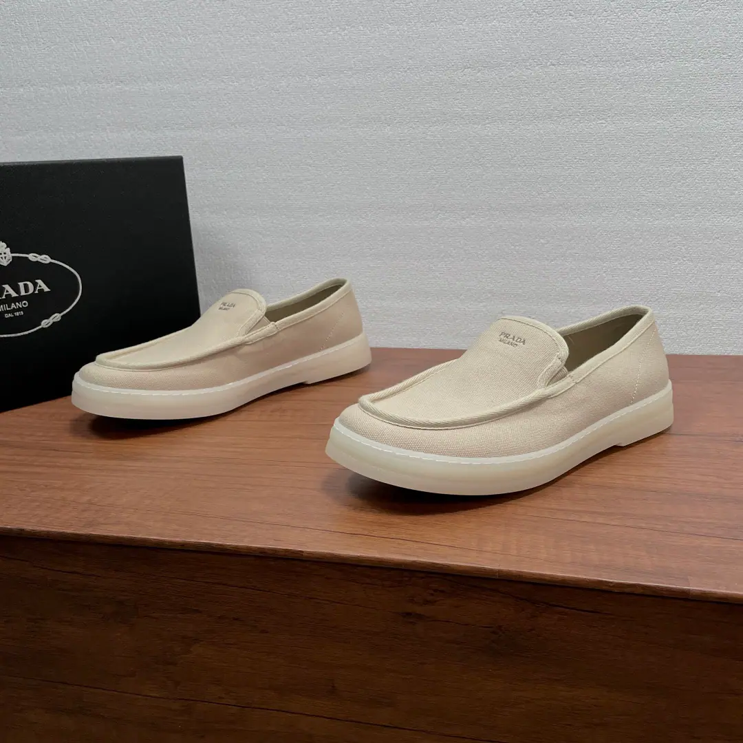 Encoding: YS002736 Prada/Prada. A man's new fabric, Happy Shoes. The best.！This LeFoo shoe combines softness with structure., Classic details and sports elements. Cowboys have modern leisure tests on their fabric shoes., Classic LeFoo shoes., Shoe and tongue.logoLogo, A mix.3cmA thick, light deconstructed semitransparent rubber soles., It's perfect for the comfort of the shoes., Sewing of shoes on the soles of shoes is reinforced, It's not gonna get out of there.. Undefined Design, Full-cow leather mat and feet., With excellent air-incubation., The feet are light and comfortable., It's a lot of fun., Dustproof bag with original box！ Codes: 39-40-41-42-43-44 Skins size.（45I'll make sure it's not changed.） The cargo.: 2DG Almond.