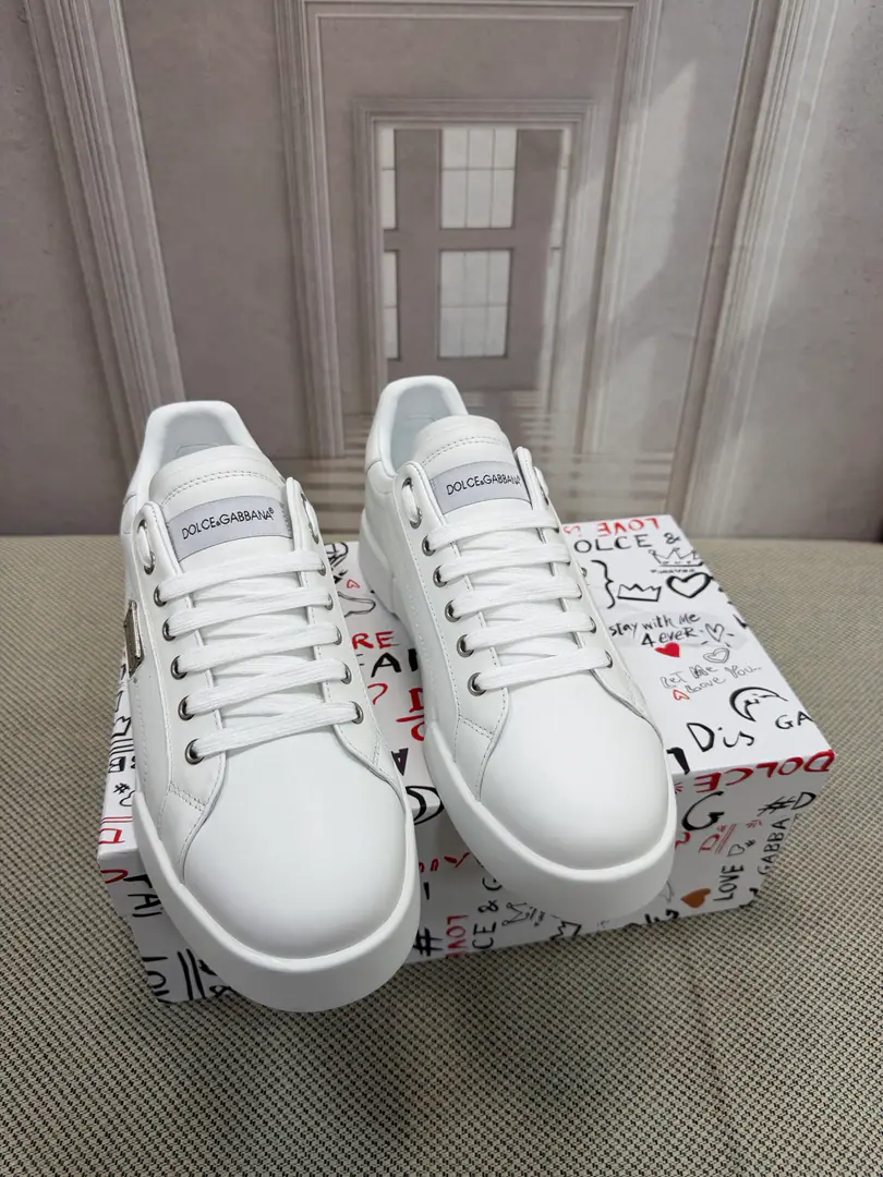 . Top Version👫PKMarket versions（DG-Ducha Banner.）The latest pop-up shoes., Shoe tongue with branding details., Silk cow skin combined with cow revels to improve the tone.. It's a lot of fashion., It's a color for the different models.. The fine design of the original motion and motten spirit., A modern, elegant style.. Fabulous.:Import head-story cow skin. Foot.:Skins and feet. Uchi.:In the cow's skin. Otsumi!:TPUOriginal Bottom Size: ⚠️⚠️38-46(Men38, 45 46Make a no-refund order.)