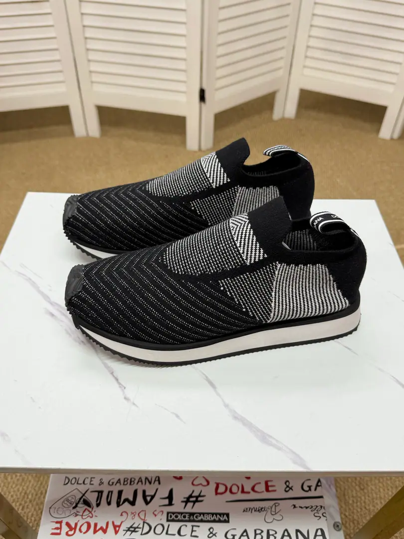 . （DG）The latest sports and leisure shoes are a lot of fashion., It's a color for the different models.. The fine design of the original motion and motten spirit., A modern, elegant style.. Size: 38-46（45, 46Make a no-refund order.）Se