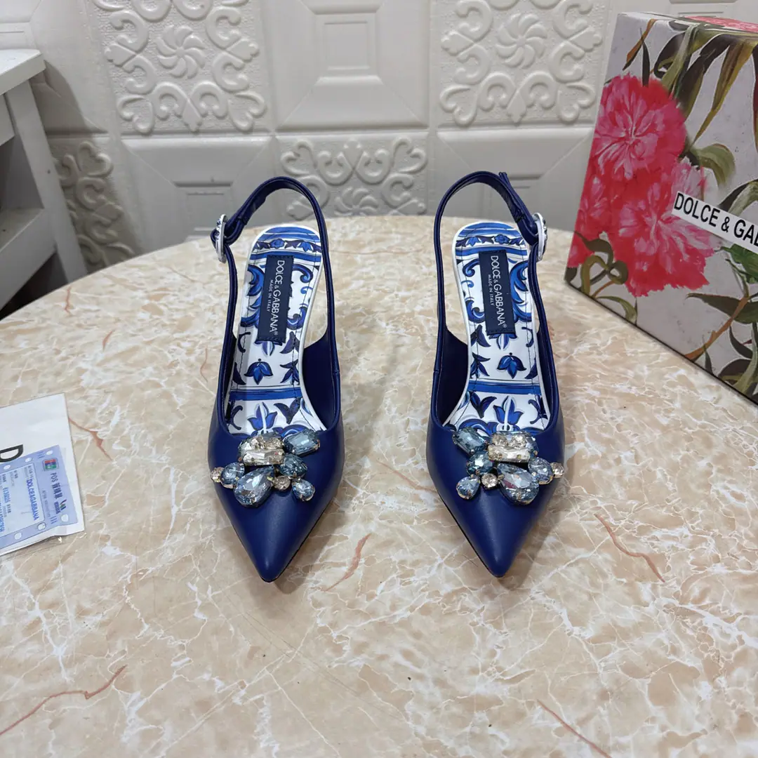 DG.Top Version.High Quality💪💪 2026New paragraph Artificial paints and Water drill buttons High heels.👠 🔸Shoe.: Bullskins. + 3DPrint 🔹Uchi.: Lamb skin. 🔸He's tall.: 9cm 🔻Otsumi!: AThe original is a very big one. 🔺Codes: SIZE.34–43（34.42.43Make a reservation or not.）PP