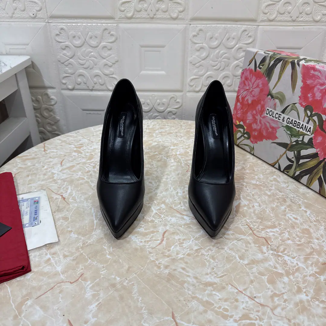 DG.Top Version.High Quality👠 2025New exclusive. Waterproofing stations DGPearl heels.👠 🔸Shoe.: Bullskins. 🔹Uchi.: Lamb skin. 🔸He's tall.: Front water station.1.5cm High heels 12cm 🔻Otsumi!: AThe original black is really big. 🔺Codes: SIZE.34–43（34.42.43Make a reservation or not.）