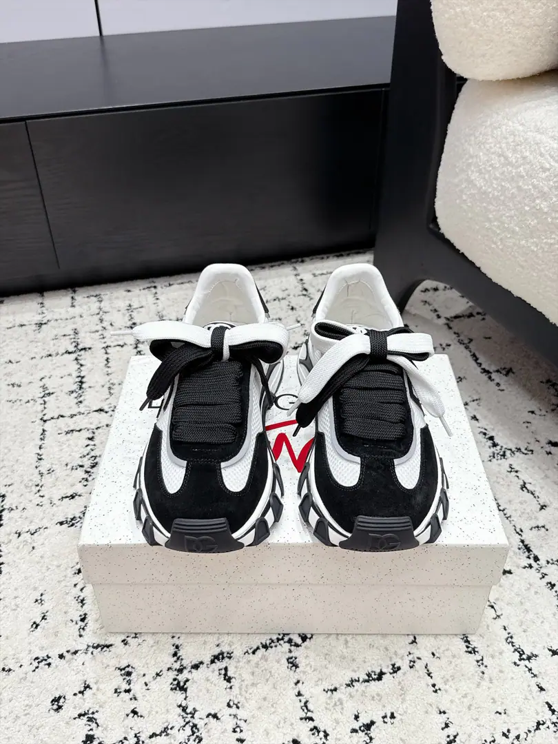 #Couple money. DG 26/ The new old-fashioned old man's shoes are thick and he's got more leisure shoes. Shoe tongue with branding details., It's a lot of fashion., It's a color for the different models.. The fine design of the original motion and motten spirit., A modern, elegant style. ✔️Fabulous.: Original customized head-level cattle skin+Network ✔️Uchi.: Original custom customised in soft sheep skin ✔️Otsumi!: Original modeling of slide-resistant rubber material ✔️Size: 35-45（Women40 Men45Do it.）