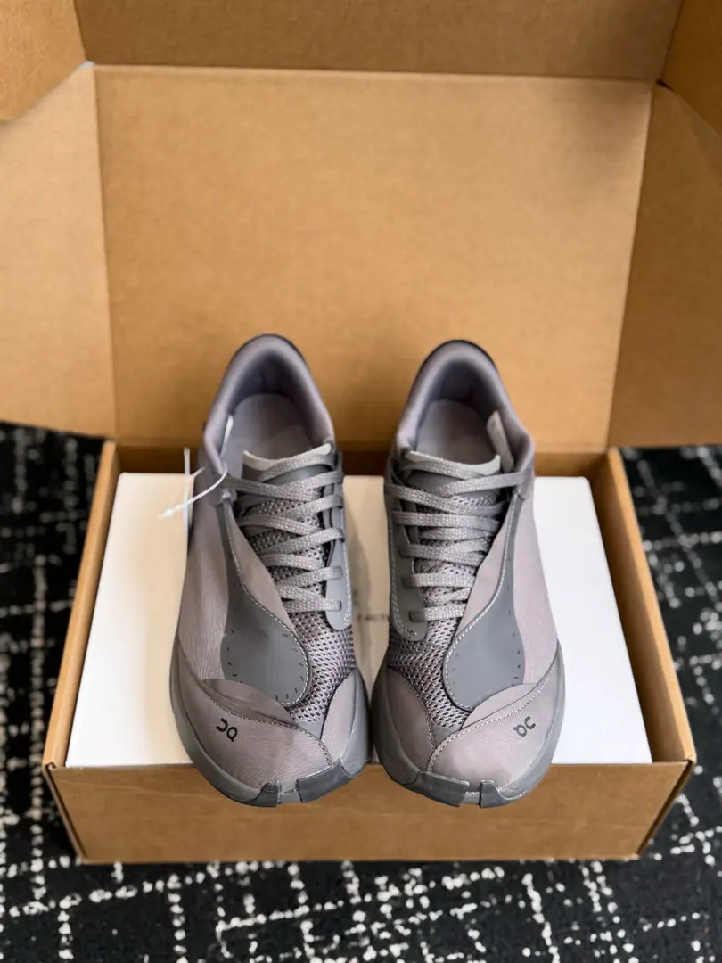 Dong-hoon's sub-purchase level OnRun! Cloudboom Volt PAF Out-of-the-door street jogging shoes. Cloud Hi EdgeThe outdoors can blend with the streets., Crossing the border to open up a whole new city., CloudTec®The patented shoe bottom is a temperature-resistant innovation center-brush cotton. And the contour of the arc of the rocking chair., ♪ Bring the smooth and smooth steps ♪ A light-gas-emitting engineering grid combined with environmentally artificials, skins. It's a dynamic and visible visual effect., It's a routine., The ideal choice of travel and urban exploration. Codes:36-45（45Custom）