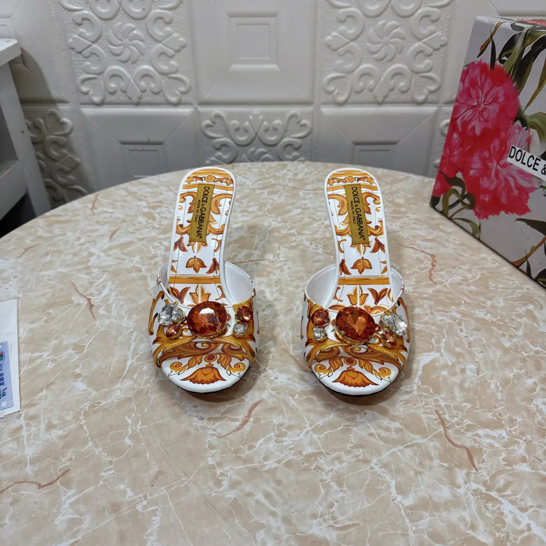 DG.Top Version.High Quality💪💪 2026New paragraph Official Network1:1Shade it. Artificial paints and Drilling. High heels.👠 🔸Shoe.: Bullskins. 3DPrint 🔹Uchi.: Lamb skin. 🔸He's tall.: 6.5cm/10.5cm 🔻Otsumi!: AThe original is a very big one. 🔺Codes: SIZE.34–43（34.42.43Make a reservation or not.）PP