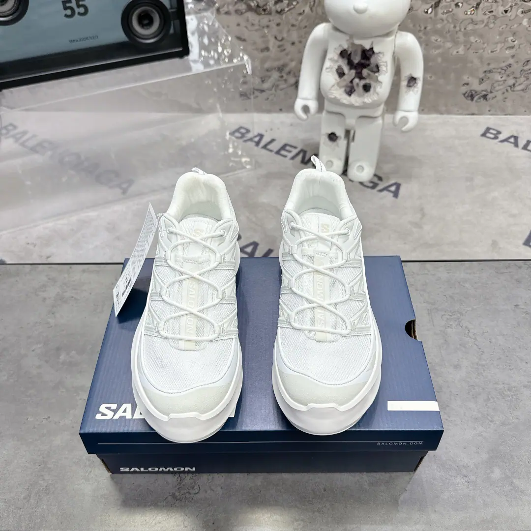 CDG x Salomon Salomon. Joint contributionsXT-6 Series Thick Leisure Sports shoes The joint shoe price is still a color-free, white and black., The brands on the shoes also reflect the most simplistic design style. MatchContagrip Rubber thick-bed soles design, The re-engineer part of the shoe section is...Pulsar AdvancedThe contour of the stockings has replaced the previous rope belt. And a net eye., The face of the shoe that's resistant to tearing the material., The details of the glue and the nylon ring. Fabulous.: Original customised import of technical fabric Uchi.: The original imported air network. Otsumi!: The original is a very light-blowing material. Bottom: 6.5CM Size: 34-43(One size larger., 44 45Later.)