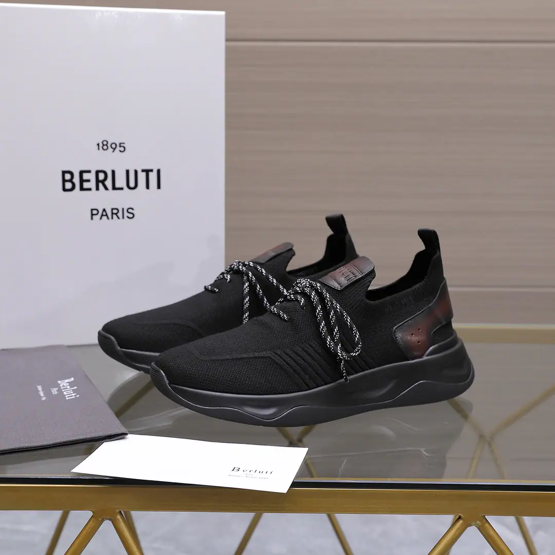 【Berluti 】 Top Codes: 39-45（38.46.47- It's a deal.） Ber*The French top bronze of Brute is a new leather man's sneakers., BerlutiThe brand's premiere is breaking the norm., Launch a whole new oneEdgeShoes.. This sneaker uses beehive-like knitted shoe., Back with the leather., - It's a good air., Structural stability, It's so cozy., You're not tired of wearing it.！The frenzy shoes are pretty big and stylish., Underside of the plaque., Soft and tender.TPUSlip-proof, sandal soles..