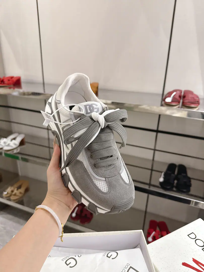 Plant price DG Country RoadThe sneakers are perfectly cozy and stylish.,It's the ideal of a leisurely contemporary model. ✔ DG Country RoadShoes. ✔ TPUandPhylonOutside ✔ A fur shoe cushion. ✔ Ecloth cushions.,Pocket leather. ✔ Shoe pads customize ✔ Shoe tongue tag. ✔ Bottom height of shoes25Millimeters ✔ Blank cotton bags and recycled paper fibreboxes ✔ Help with the face material.:Texture/Cow-cutter./Cow leather. ✔ Size: 38-45 ✔ It's recommended.: Day, Sports, Leisure suit. ✔ Adaptation season: Quarter