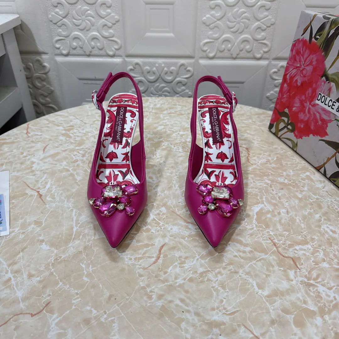 DG.Top Version.High Quality💪💪 2026New paragraph Artificial paints and Water drill buttons High heels.👠 🔸Shoe.: Bullskins. + 3DPrint 🔹Uchi.: Lamb skin. 🔸He's tall.: 9cm 🔻Otsumi!: AThe original is a very big one. 🔺Codes: SIZE.34–43（34.42.43Make a reservation or not.）PP