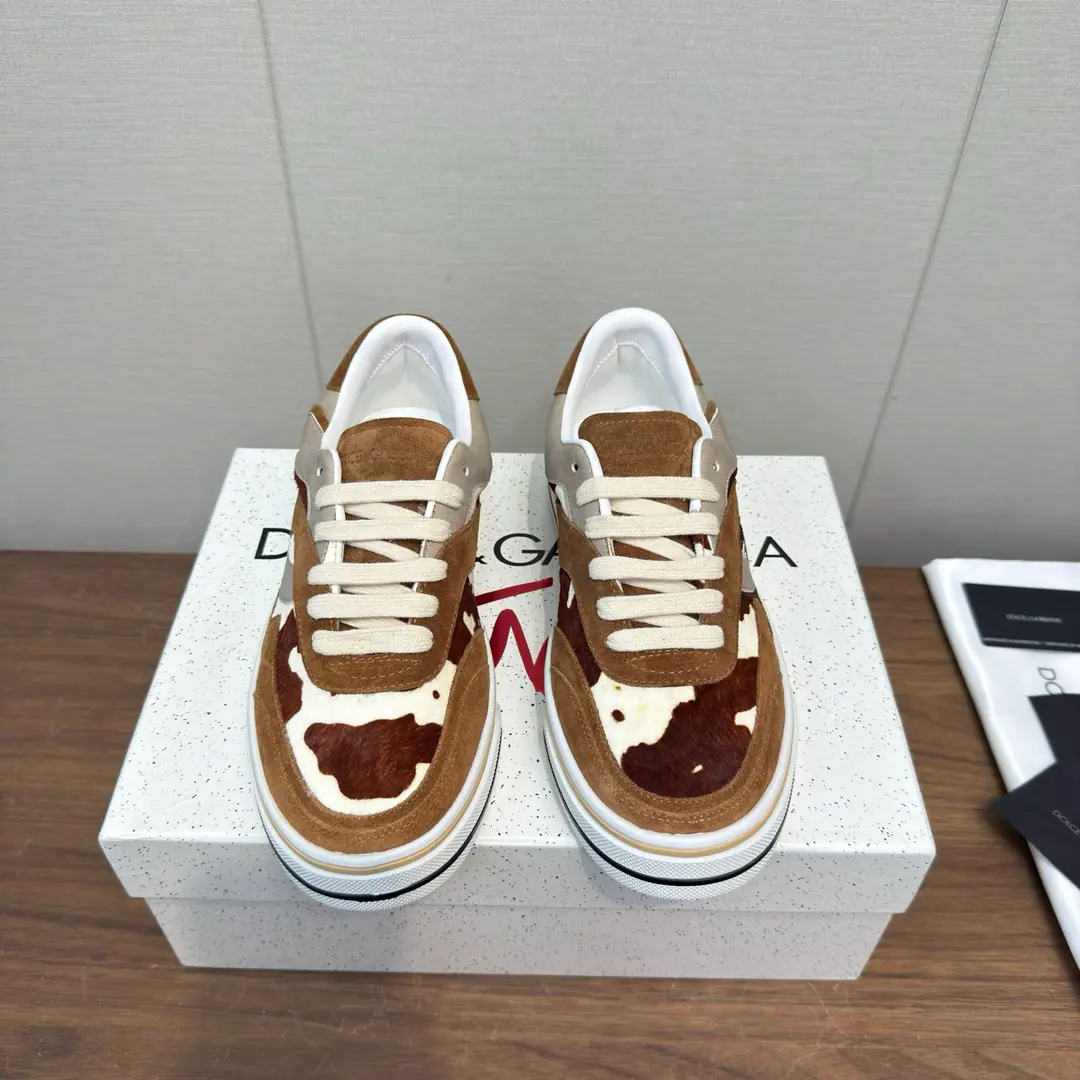 Dolce&GabbanaDucha Banner. | 2026ˢˢNew paragraph The new sports shoes are thick and leisure shoes. Men A couple's thick, leisure shoes.🔥 DG Signal code meets met in metrecosm., Give brands. DNA Futureist vision, ♪ And the permanent matter is a fine blend of modern texture ♪. New dgCharmonic Staples, Personalize the dotted DG Logo, It's a very modern design., The market is the top. The king of the upper foot.……There are many colors., The cabinet is full packaging.！ ♺Shoe.: Original custom-made cow skin/Net puzzle ♺Uchi.: Little goat skin./Net puzzle ♺Otsumi!: The original is a very light model. ♺Codes: 38-45Men