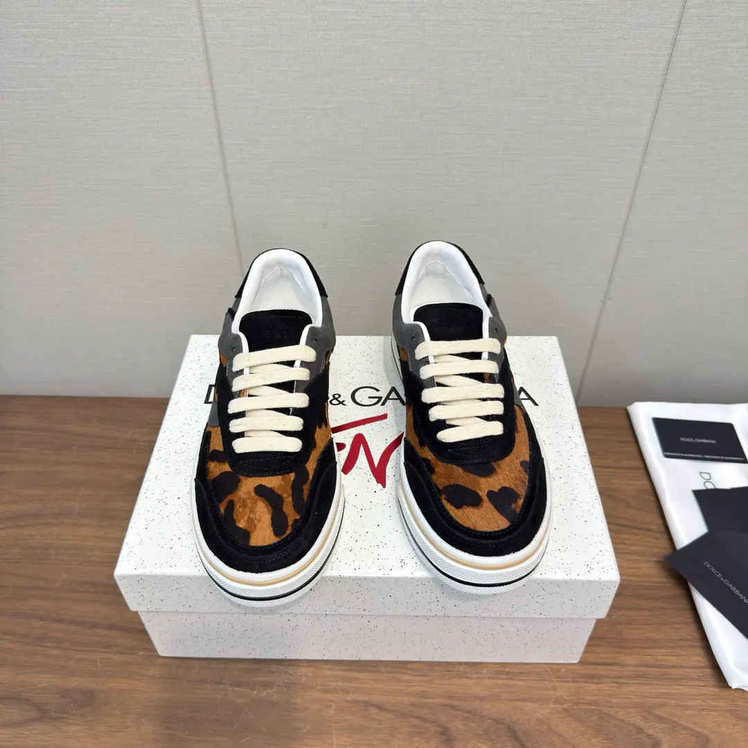 Dolce&GabbanaDucha Banner. | 2026ˢˢNew paragraph The new sports shoes are thick and leisure shoes. Men A couple's thick, leisure shoes.🔥 DG Signal code meets met in metrecosm., Give brands. DNA Futureist vision, ♪ And the permanent matter is a fine blend of modern texture ♪. New dgCharmonic Staples, Personalize the dotted DG Logo, It's a very modern design., The market is the top. The king of the upper foot.……There are many colors., The cabinet is full packaging.！ ♺Shoe.: Original custom-made cow skin/Net puzzle ♺Uchi.: Little goat skin./Net puzzle ♺Otsumi!: The original is a very light model. ♺Codes: 38-45Men