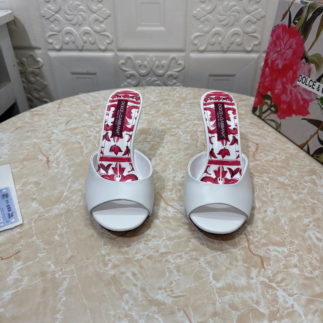 DG.Top Version.High Quality💪💪 2026New paragraph Official Network1:1Shade it. Artificial paints and High heels.👠 🔸Shoe.: Bullskins. 🔹Uchi.: Lamb skin. 🔸He's tall.: 6.cm/9cm 🔻Otsumi!: AThe original is a very big one. 🔺Codes: SIZE.34–43（34.42.43Make a reservation or not.）PP