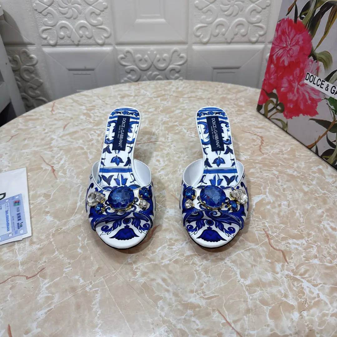 DG.Top Version.High Quality💪💪 2026New paragraph Official Network1:1Shade it. Artificial paints and Drilling. High heels.👠 🔸Shoe.: Bullskins. 3DPrint 🔹Uchi.: Lamb skin. 🔸He's tall.: 6.5cm/10.5cm 🔻Otsumi!: AThe original is a very big one. 🔺Codes: SIZE.34–43（34.42.43Make a reservation or not.）PP