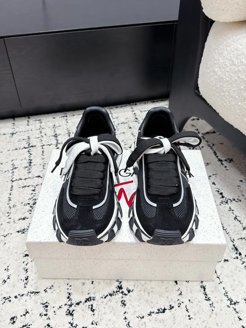 #Couple money. DG 26/ The new old-fashioned old man's shoes are thick and he's got more leisure shoes. Shoe tongue with branding details., It's a lot of fashion., It's a color for the different models.. The fine design of the original motion and motten spirit., A modern, elegant style. ✔️Fabulous.: Original customized head-level cattle skin+Network ✔️Uchi.: Original custom customised in soft sheep skin ✔️Otsumi!: Original modeling of slide-resistant rubber material ✔️Size: 35-45（Women40 Men45Do it.）