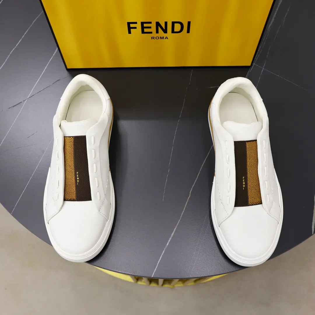 Get out of the factory. 🔥（Top First List） Brand: Fendi!（FENDI） Size: 39-45 Level: Original MonoQuality High Version Materials: Import original cow skins➕ It's a good, comfortable cow's skin. OriginalTPU♪ And then you're gonna slide down ♪ Type: Travel Fashion and leisure shoes. ♪ The tide's on ♪