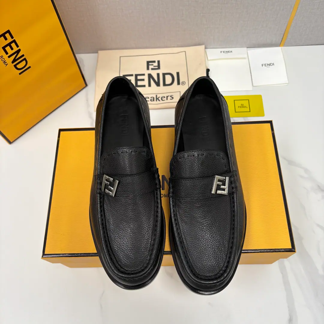 💋💍FDNew fend* Finn.-D! O’LockLeFleur shoes. Official sales priceRMB, Use imported cattle skin/FFBring the fabric./Open the beads./The light-faced cow skin. There's a visible hand sew on the shoe., Shoes with bars and stales. Fend* O'LockMetal button details. It's brown./Fire gray with fabric mounds. Silver-faced metal. The inside water dyes the skin of the cow. Original Italian🇮🇹That's a big shot. FFtpu Materials, I'm taking the rubber stickers back. I'm wearing it. It's a classic elegant style. It's a modern aesthetic interpretation. Standard leather shoe code number: 39～44# （38.45.46🉑Do it.） Batch
