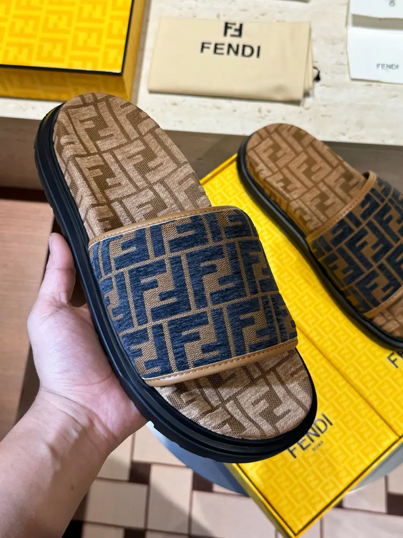 Top mass version top packaging🔥🔥🔥 2026FEND*New slippers, cattle, and a new one.. The fashion is still strong. Shoes are very cozy.👍 Size: 39-44（38.45.46Custom）