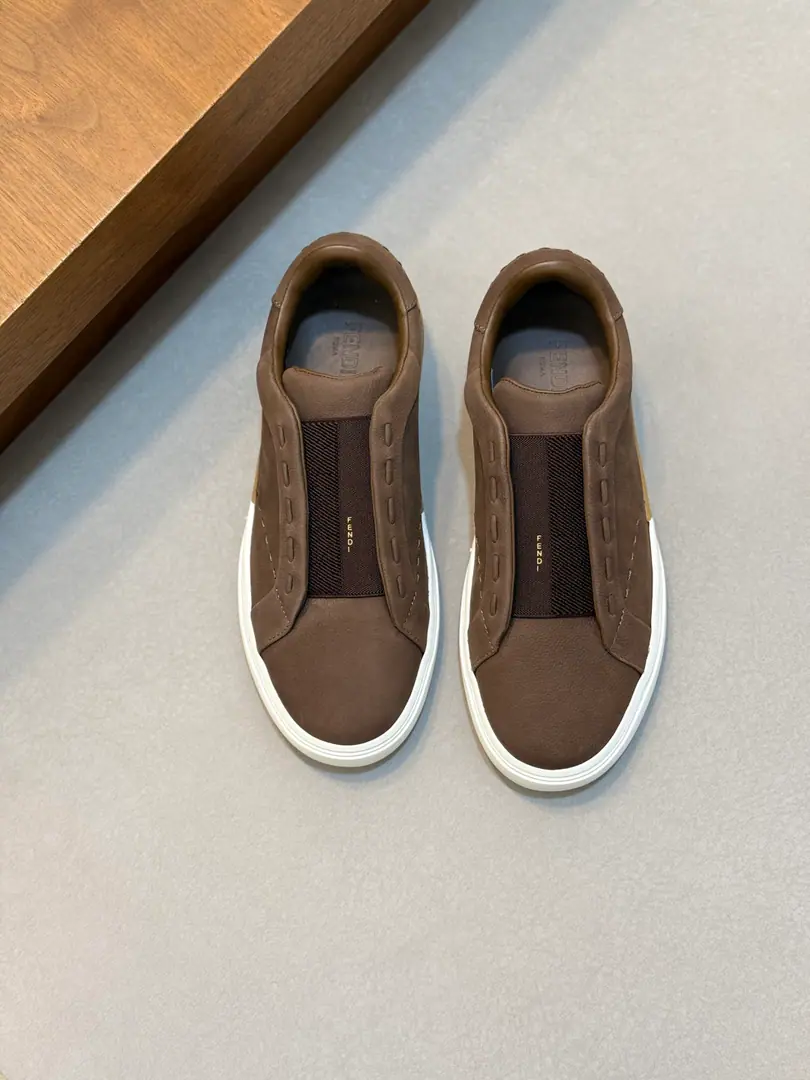 Fendi!/Fendi CityA man's shoe is a man's shoe. FENDI CiryA shoe with a foot., Black./Brown.PequinA style of a ballistic wideband.. Soft and smooth, little cow-skinned shoes., The same color as the same color is a large tube.SelleriaWeeds are made by hand., The rubber soles are embedded in a leather with a manual skin., There's a suture in the back of the heel., Take the exterior.FENDIMark. A simple style of fashion, In the whole cow's skin., Skins and feet of the bull., The upper foot is comfortable., Fashion is a great pleasure., A hundred-packs-a-pack., Full package！ Codes: 39-40-41-42-43-44（45You're not going to back off.） Standard leather shoe size.