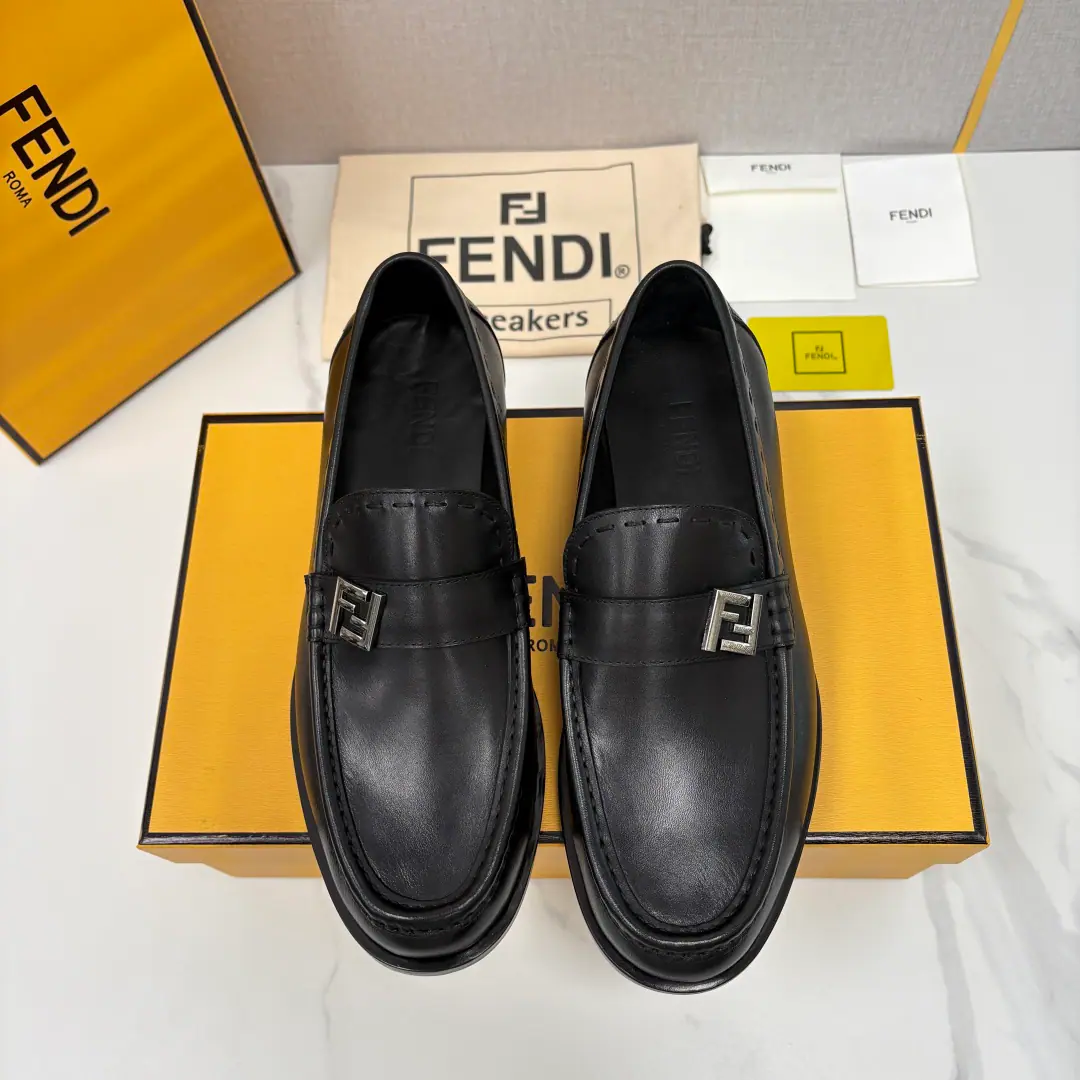 💋💍FDNew fend* Finn.-D! O’LockLeFleur shoes. Official sales priceRMB, Use imported cattle skin/FFBring the fabric./Open the beads./The light-faced cow skin. There's a visible hand sew on the shoe., Shoes with bars and stales. Fend* O'LockMetal button details. It's brown./Fire gray with fabric mounds. Silver-faced metal. The inside water dyes the skin of the cow. Original Italian🇮🇹That's a big shot. FFtpu Materials, I'm taking the rubber stickers back. I'm wearing it. It's a classic elegant style. It's a modern aesthetic interpretation. Standard leather shoe code number: 39～44# （38.45.46🉑Do it.） Batch