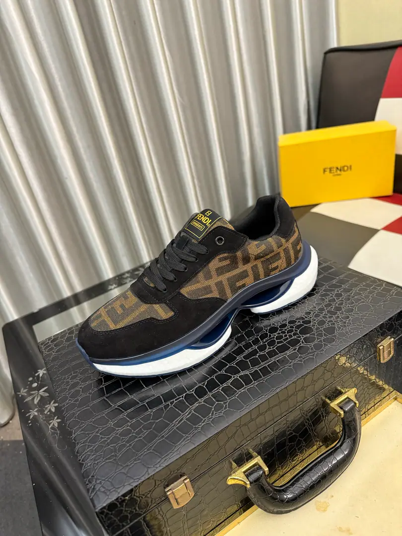 Get out of the factory.⌚️⌚️【Fendi】Fendi! The man's latest leisure shoe.！The cabinet is on the market.！The original one-to-one.. All imported head-story cow-skins., The insides are covered with topwater., The original factory was specially used for the rubber base.. Leading the new fashion concept. Match: 38- ️⃣Colour Optional
