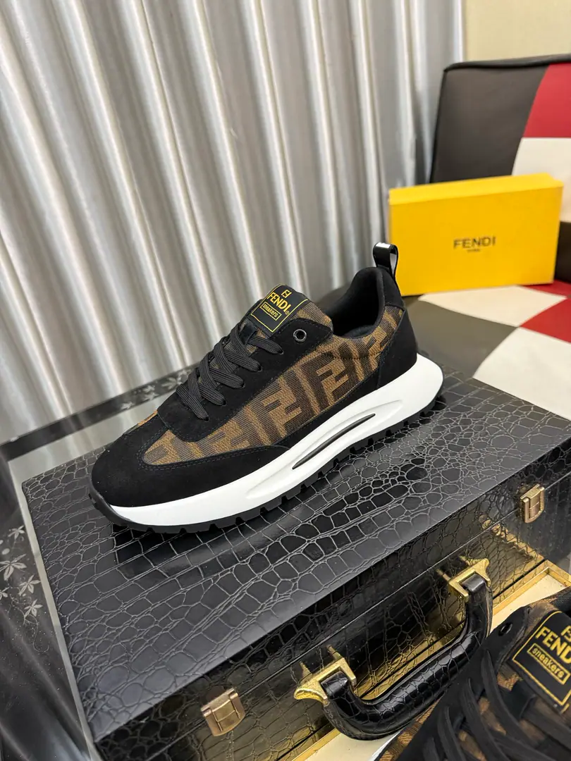 Get out of the factory.⌚️⌚️【Fendi】Fendi! The man's latest leisure shoe.！The cabinet is on the market.！The original one-to-one.. All imported head-story cow-skins., The insides are covered with topwater., The original factory was specially used for the rubber base.. Leading the new fashion concept. Match: 38- ️⃣Colour Optional