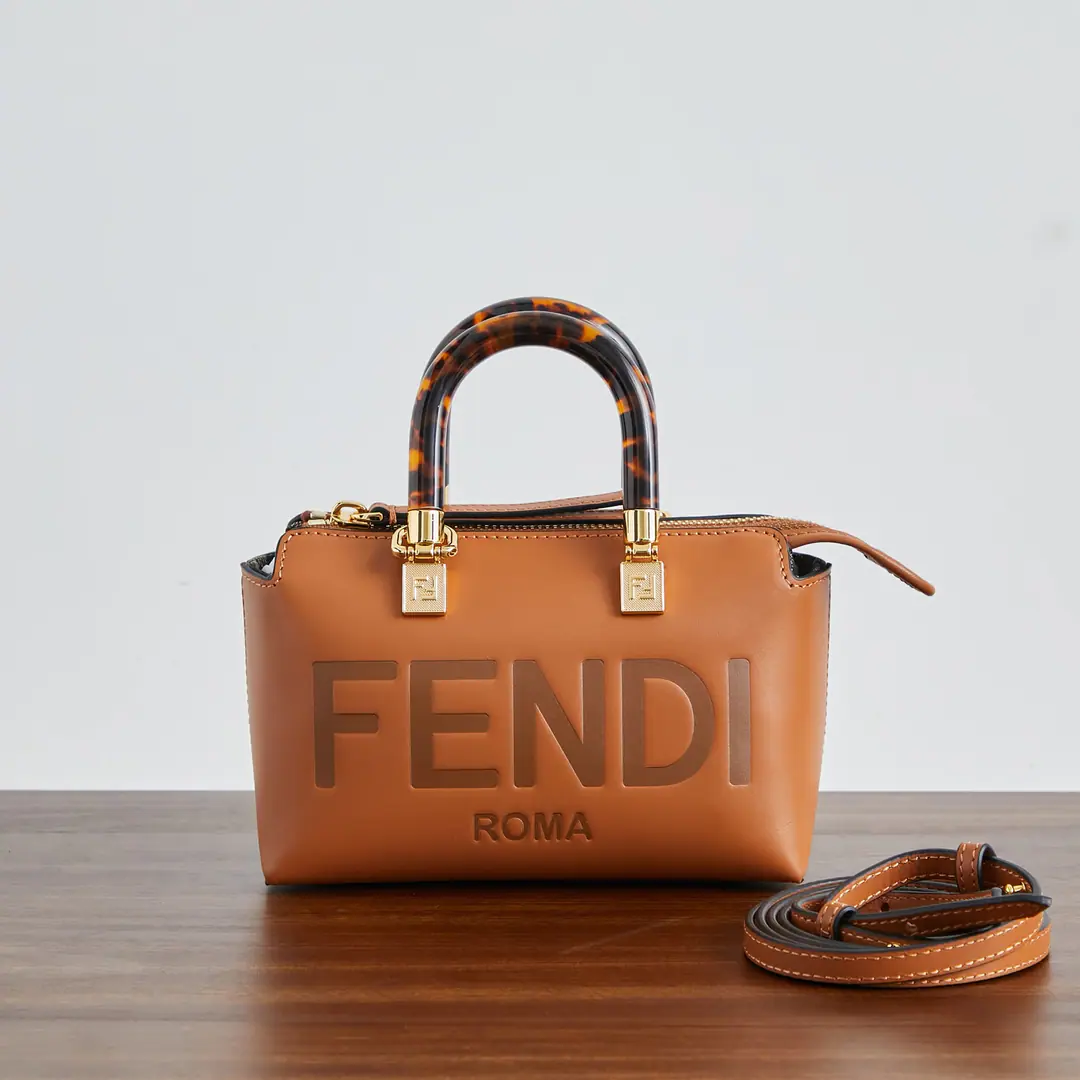 🔥🔥Brown Letters By The WayMini-handbag. Black leather.BostonHandbag. More details MarkerBy The Way BostonMini-handbag., Black leather., It's hot.FENDI ROMAWords and hard organic glass handles., Present, Effect. - We're going to pull the chain.. Inside with fabric lined, Pockets and gold metal. This bag is equipped with handheld and disassembly straps., But the handy., Shoulder or slash. Italian manufacture Material: %Cowskin., Uchi.: 64%Pei-ho!, 23%Cotton, 13%Polyurethane Depth: 9 Length: 18.5 Height: 12 Paragraph