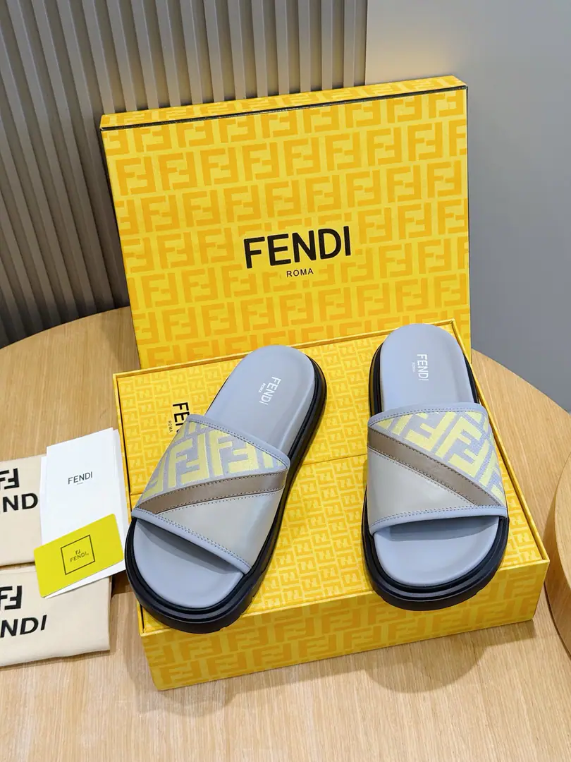 FENDIFendi Beach with rubber slippers for the men. A wide band of sandals.. PUROSE SHOES LIGHT, Extremely flexible.. Slip-proof rubber soles. Rubber material. Shoes are so different., FFPattern Size:39-44(38.45 46Do it.）
