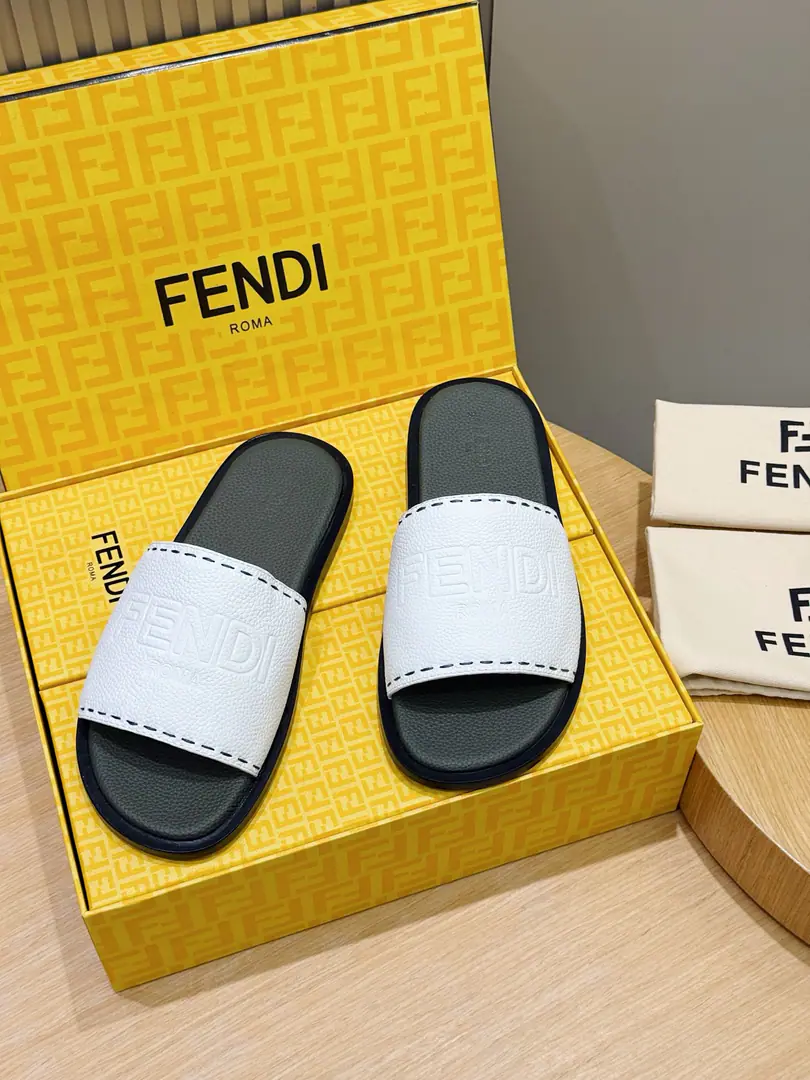 FENDIFendi Beach is a big-ass man-to-man slipper. A wide band of sandals.. PUROSE SHOES LIGHT, Extremely flexible.. A big, nice brand. Shoes under the sole.. That's a real shoe.. Shoes are so different., FFPattern Size:39-44(38.45 46Do it.）
