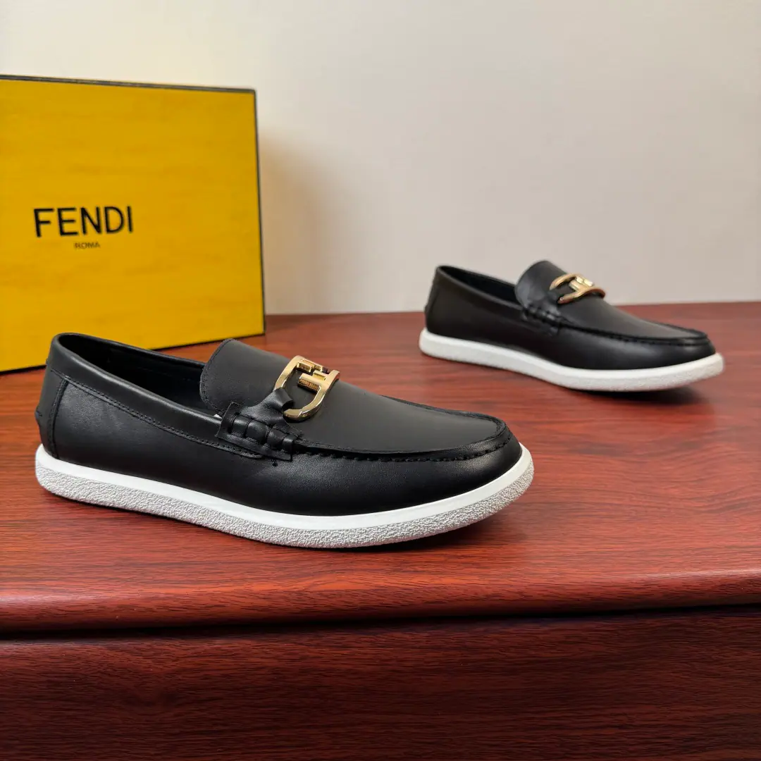 FENDIThe tall man is wearing his leisure shoes., High-end atmosphere, Private customizes the original brand of the hardware button decorations, The calf's skin is in the air., Original rubber floor, Top Quality！ Size: 39-44（38.45.46Do it.）