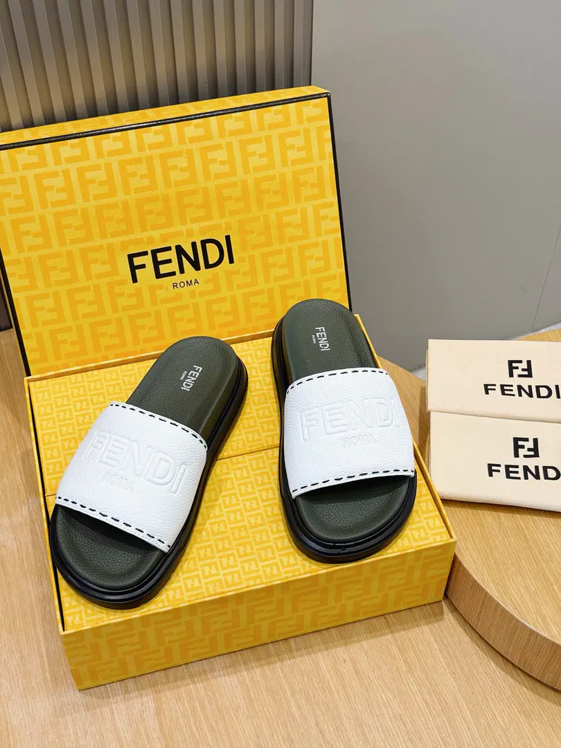 FENDIFendi Beach with rubber slippers for the men. A wide band of sandals.. PUROSE SHOES LIGHT, Extremely flexible.. Slip-proof rubber soles. Rubber material. Shoes are so different., FFPattern Size:39-44(38.45 46Do it.）