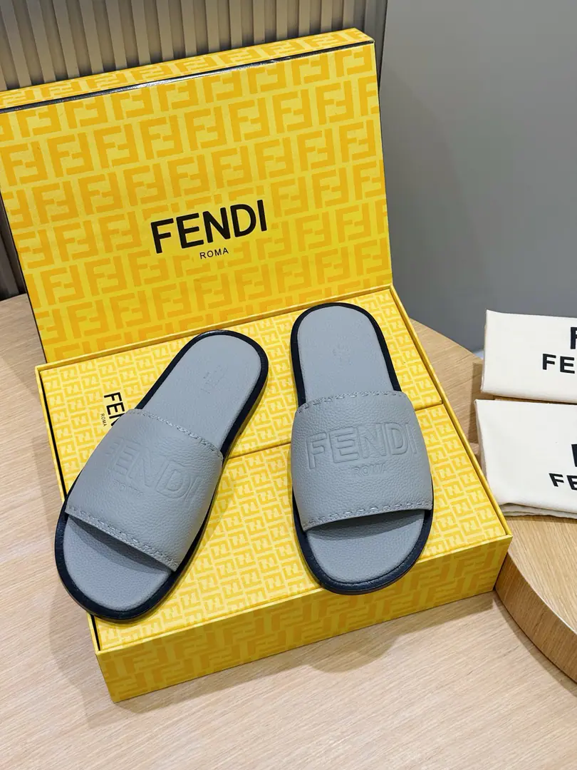 FENDIFendi Beach is a big-ass man-to-man slipper. A wide band of sandals.. PUROSE SHOES LIGHT, Extremely flexible.. A big, nice brand. Shoes under the sole.. That's a real shoe.. Shoes are so different., FFPattern Size:39-44(38.45 46Do it.）