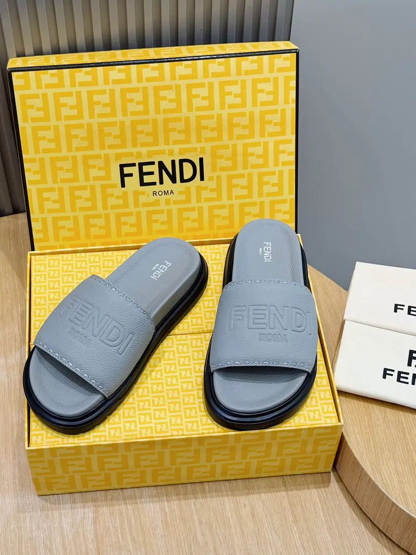 FENDIFendi Beach with rubber slippers for the men. A wide band of sandals.. PUROSE SHOES LIGHT, Extremely flexible.. Slip-proof rubber soles. Rubber material. Shoes are so different., FFPattern Size:39-44(38.45 46Do it.）