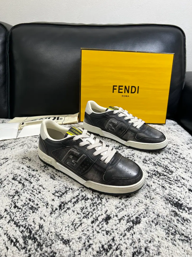 FENDI High Quality Top-level craft, Fendi! Synchronize cabinets, The original plant was equipped with Italian imported cow flour., Imported cattle mats., I'm comfortable with air., Shoes under the sole.: The original plant is used for the original base., The original factory and the single. Couple money. Codes 36-44（Make a reservation.35 45 ）
