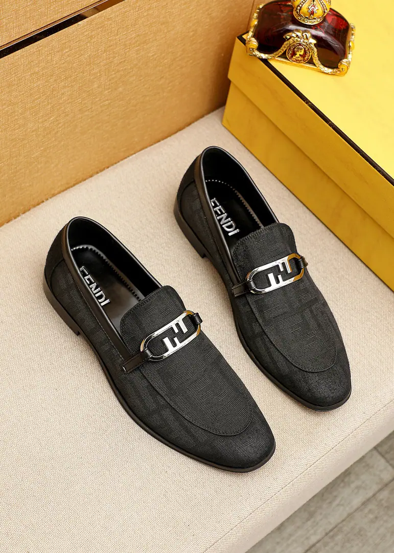 💐 Trade marks: FENDI【Fendi!】Leisure shoes. Positive code number: 39-44(38.45🉑️Custom) Commodity materials: Select Importing the head layer of a cow's skin on the face of a flower shoe.+Luxury hardware button., Imported cattle🐂Uchi.. Strong stereo visual effects, Original Base Yin. Colour: 3⃣️Colour Optional