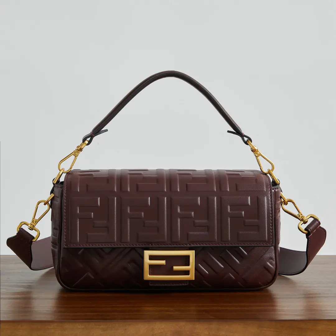 BaguetteHandbag. Black leather handbag. More details Iconic BaguetteMedium Handbag, Black Napa soft leather., It's three-dimensional.FFPattern. by whichFFTights.. It's got a front cap., Magnetic buttons, Internal partition with lined, Label bags and gold metal pieces. The handbags are equipped with disassembly handles and shoulder belts., But the handy., Shoulder or slash. Italian manufacture Material: %Lamb skin., Uchi.: Cotton Depth: 6Length: 27Height: 15 Paragraph