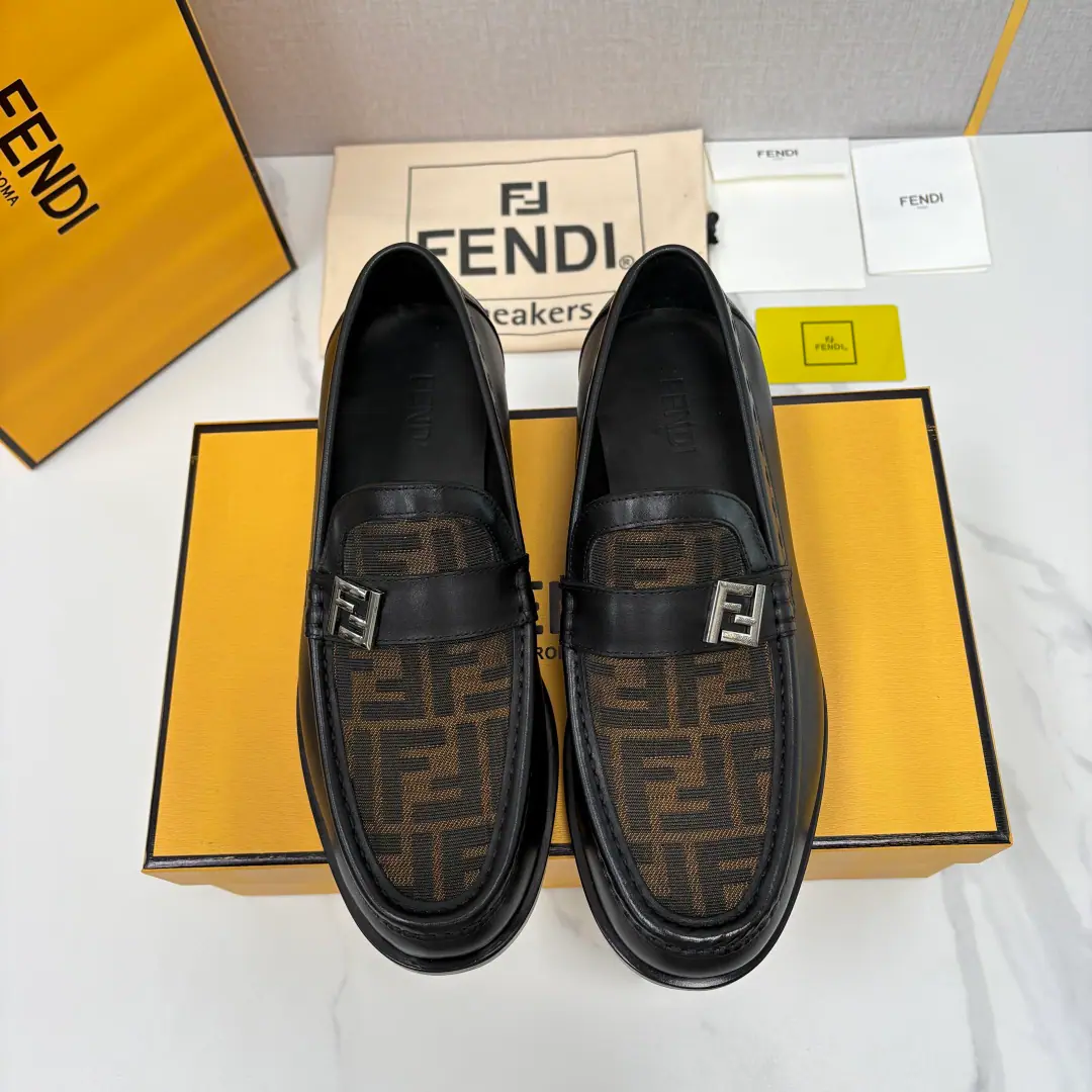 💋💍FDNew fend* Finn.-D! O’LockLeFleur shoes. Official sales priceRMB, Use imported cattle skin/FFBring the fabric./Open the beads./The light-faced cow skin. There's a visible hand sew on the shoe., Shoes with bars and stales. Fend* O'LockMetal button details. It's brown./Fire gray with fabric mounds. Silver-faced metal. The inside water dyes the skin of the cow. Original Italian🇮🇹That's a big shot. FFtpu Materials, I'm taking the rubber stickers back. I'm wearing it. It's a classic elegant style. It's a modern aesthetic interpretation. Standard leather shoe code number: 39～44# （38.45.46🉑Do it.） Batch