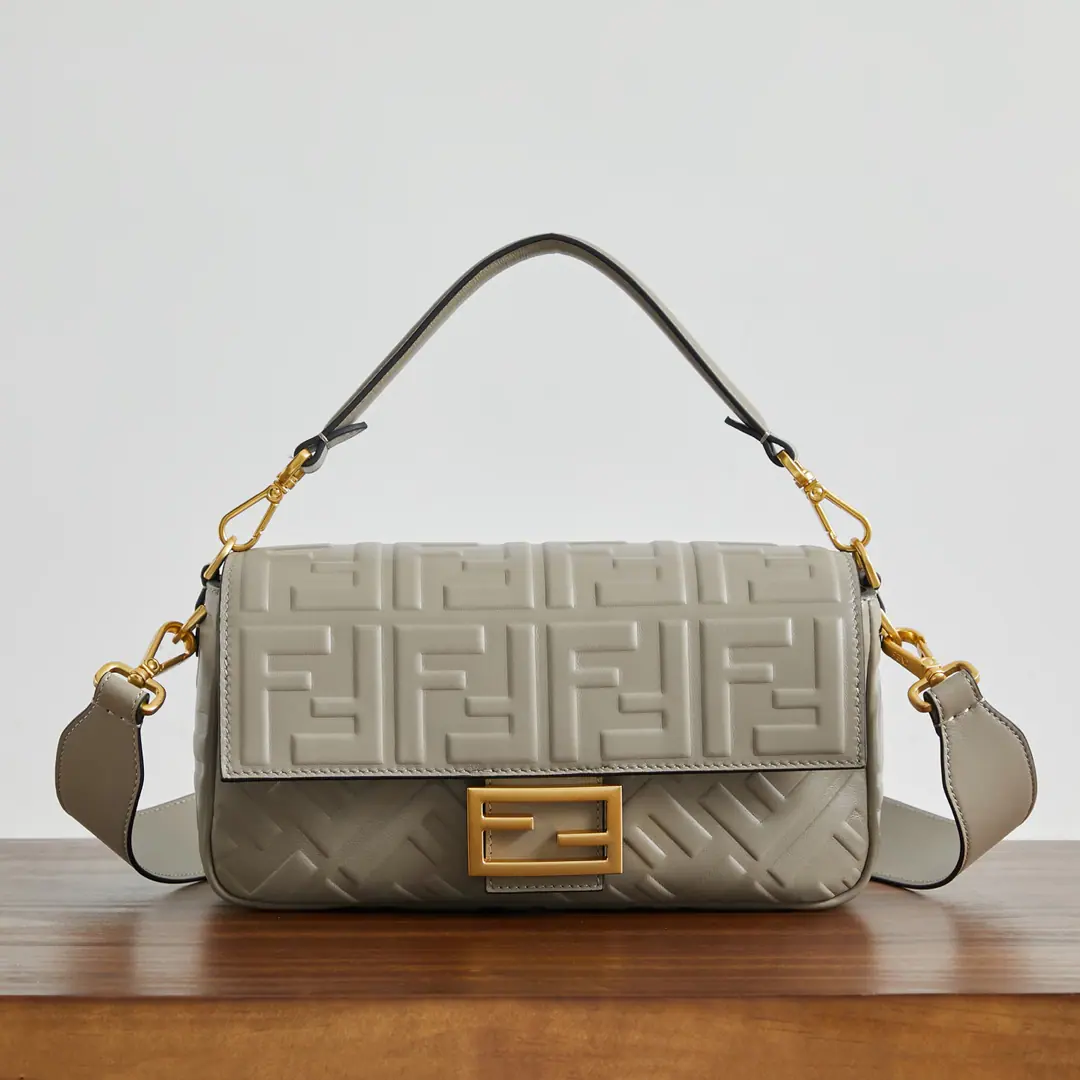 BaguetteHandbag. Black leather handbag. More details Iconic BaguetteMedium Handbag, Black Napa soft leather., It's three-dimensional.FFPattern. by whichFFTights.. It's got a front cap., Magnetic buttons, Internal partition with lined, Label bags and gold metal pieces. The handbags are equipped with disassembly handles and shoulder belts., But the handy., Shoulder or slash. Italian manufacture Material: %Lamb skin., Uchi.: Cotton Depth: 6Length: 27Height: 15 Paragraph